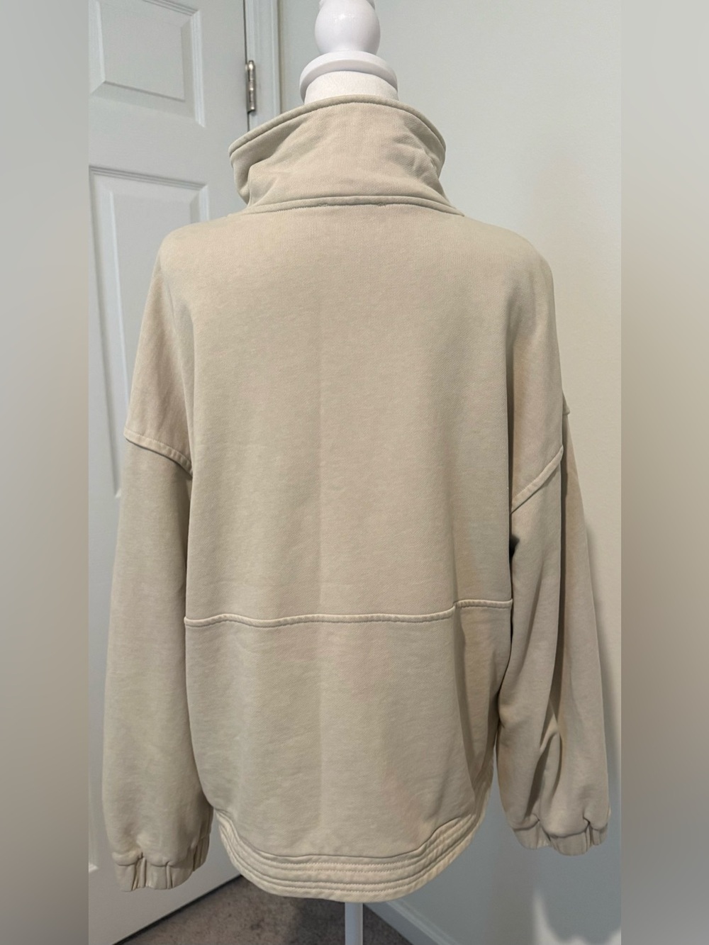 Women's Pullover - Picture 3 of 10